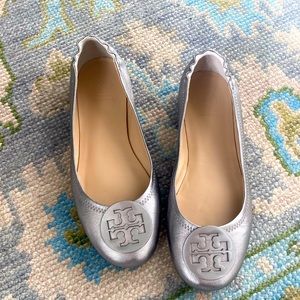Tory Burch mini travel ballet flat - silver